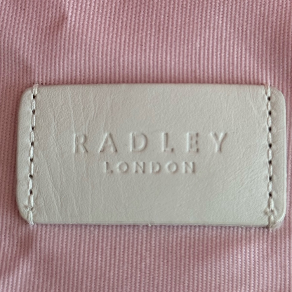 Radley London 💓Elegant Pink Cylinder Handbag with tags but has a tiny scratch - Picture 7 of 17